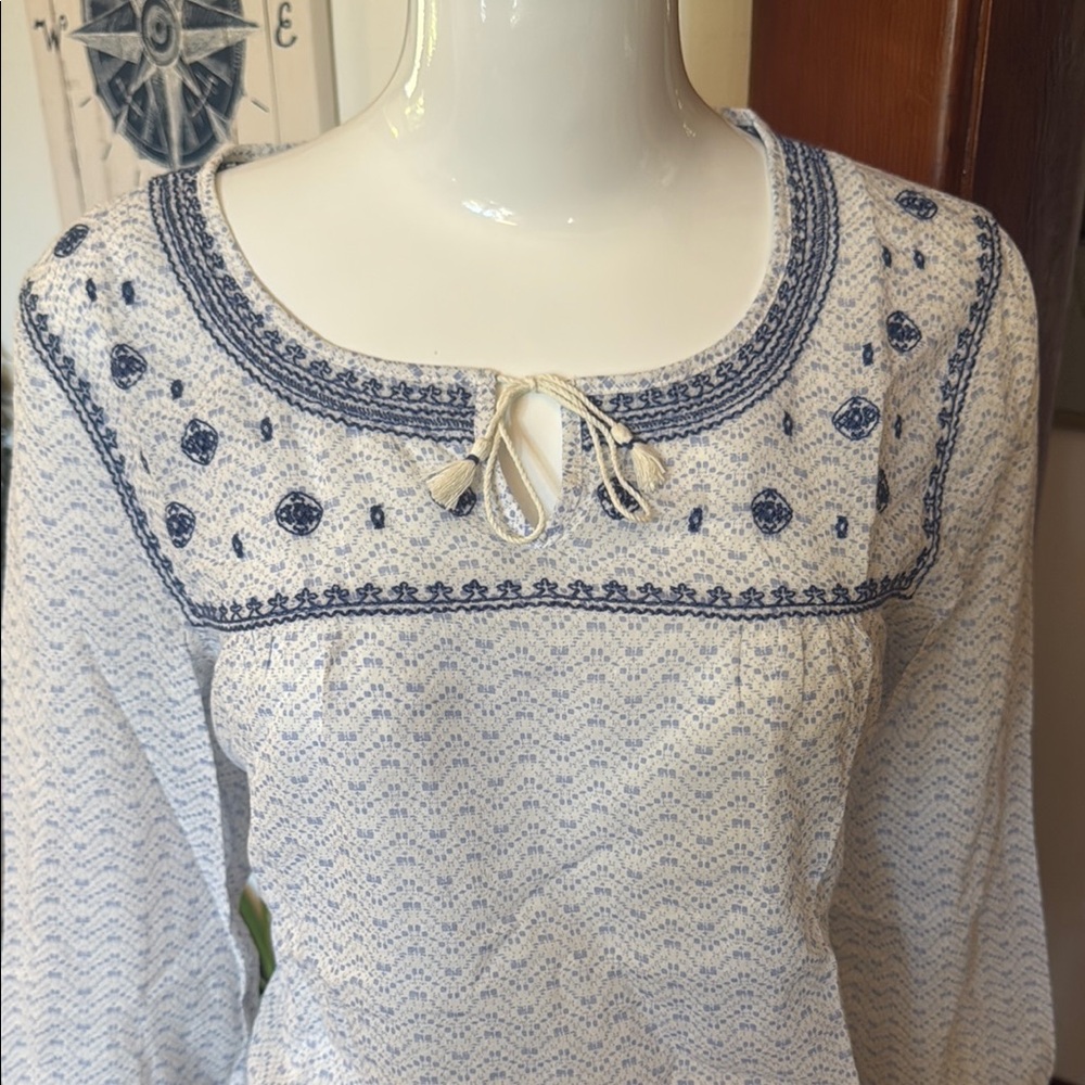 NWT Eddie Bauer size small White and Blue Embroidered Blouse
